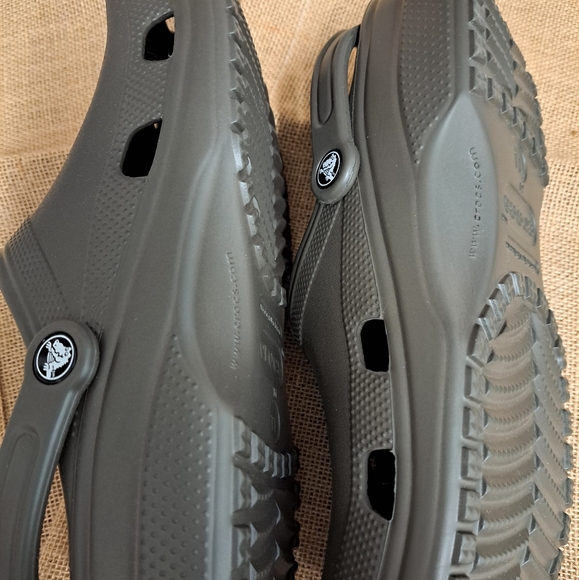 Shoes - Crocs - Picture 2 of 3